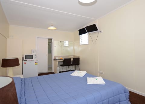 Queen Motel Room | Soundproofing, iron/ironing board, rollaway beds