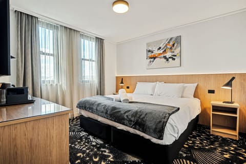 Standard Suite, 2 Bedrooms, Non Smoking (Kelly Suite) | Premium bedding, pillowtop beds, minibar, desk