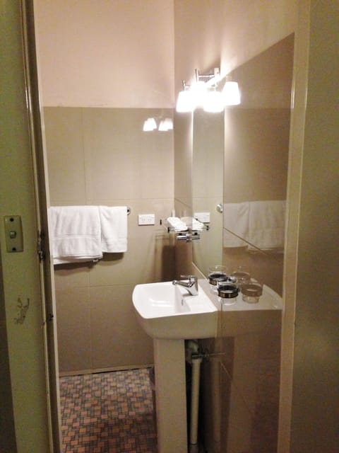 Family Room, Non Smoking, Kitchenette (Large Family Room) | Bathroom | Shower, free toiletries, hair dryer, towels