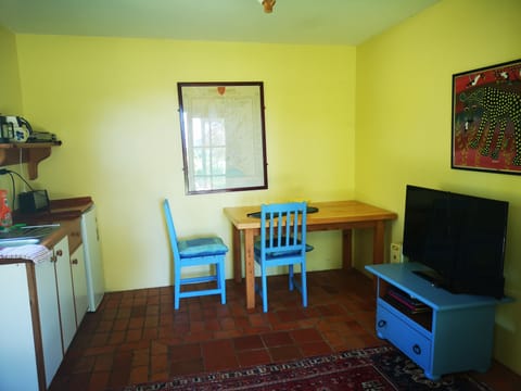 Design Double Room | Living area | Flat-screen TV, table tennis