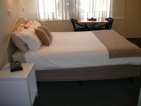 Deluxe Suite, 1 Bedroom, Non Smoking (Deluxe Single/Double) | Iron/ironing board, free WiFi, bed sheets