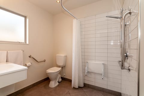 Standard Studio, Non Smoking, Kitchenette (Studio Access) | Bathroom shower