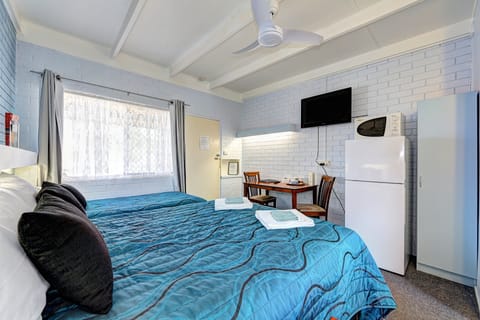 Standard Room | Premium bedding, pillowtop beds, iron/ironing board, free WiFi