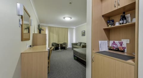 Executive Queen Room | Minibar, desk, iron/ironing board, free WiFi