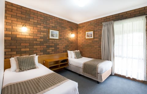 Standard Suite, 2 Bedrooms, Non Smoking, Kitchen (S/C Unit) | Soundproofing, iron/ironing board, free WiFi, bed sheets