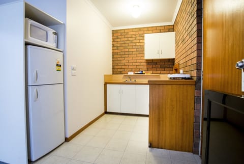 Standard Suite, 2 Bedrooms, Non Smoking, Kitchen (S/C Unit) | Soundproofing, iron/ironing board, free WiFi, bed sheets