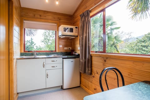 Studio Motel - Private Bathroom/Own Kitchenette  | Private kitchenette