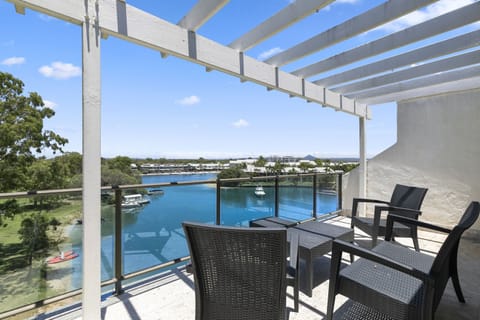 River Front Deluxe Apartment 3 Bedroom | Terrace/patio