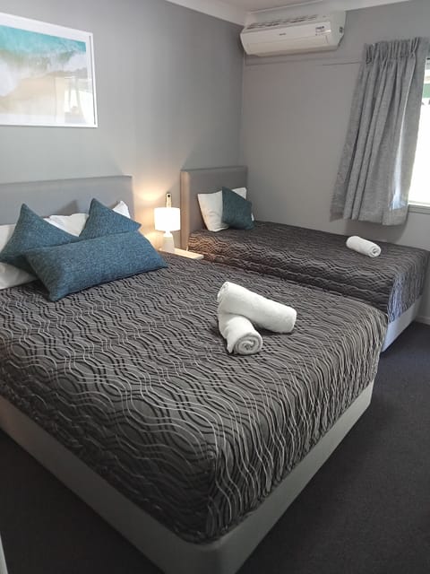 Deluxe Room, Multiple Beds, Ensuite | Pillowtop beds, iron/ironing board, free WiFi, bed sheets