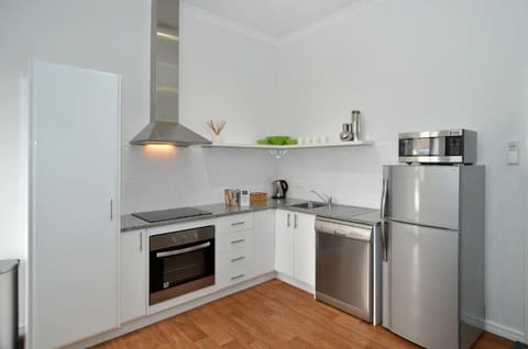 Standard Apartment, 1 Bedroom, Non Smoking, Kitchen (Apartment 2) | Private kitchen | Full-size fridge, microwave, stovetop, dishwasher