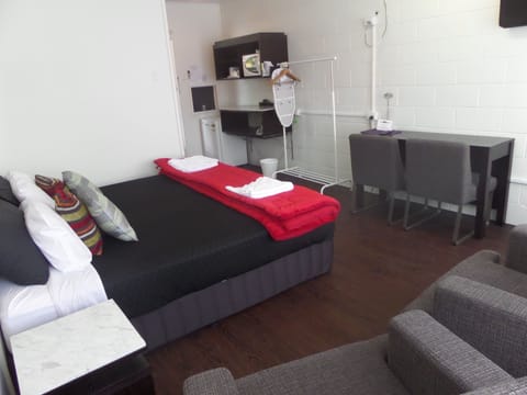 Classic Suite, 1 Bedroom, Non Smoking, Kitchenette | Desk, iron/ironing board, free WiFi, bed sheets