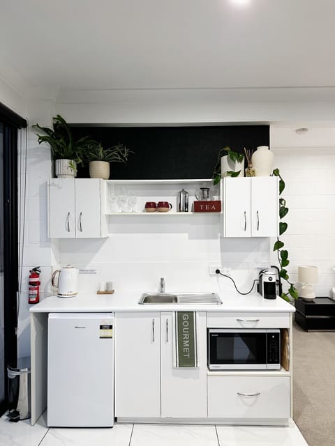 Panoramic Studio, Non Smoking, Kitchenette (Studio apartment) | Private kitchenette | Mini-fridge, microwave, stovetop, espresso maker