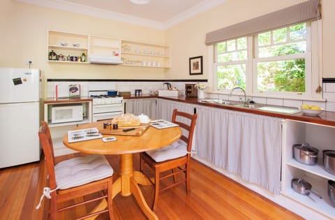 The Gatehouse Cottage | Private kitchen | Fridge, oven, stovetop, dishwasher