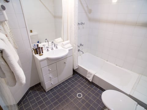 Executive Suite, 2 Bedrooms | Bathroom | Free toiletries, hair dryer, towels