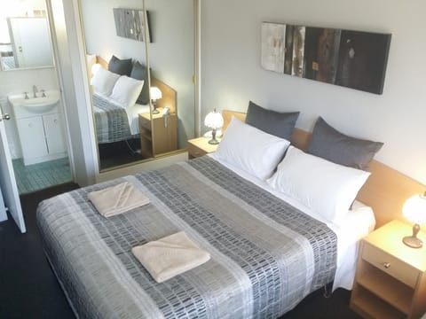 Twin Room | Iron/ironing board, free WiFi, bed sheets