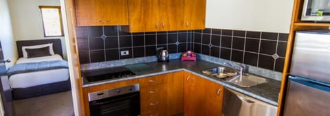 Apartment, 2 Bedrooms (Spa) | Private kitchen | Microwave, stovetop, electric kettle, cookware/dishes/utensils