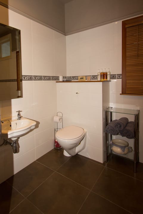 Standard Studio, Non Smoking (Queen+Single Private Bath) | Bathroom | Free toiletries, hair dryer, bathrobes, towels