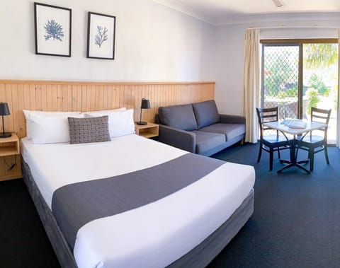 Deluxe Queen | Iron/ironing board, free WiFi, bed sheets