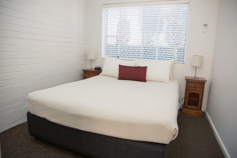 Standard Suite, 1 Bedroom, Non Smoking, Kitchen (Apartment) | Free WiFi, bed sheets