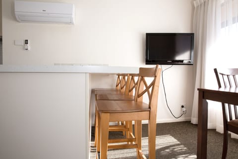 Classic Apartment, 2 Bedrooms, Kitchen, City View | Free WiFi, bed sheets