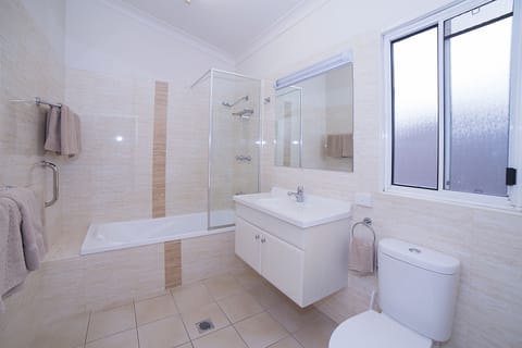 Standard Suite, 2 Bedrooms, Non Smoking, Kitchen (Oasis Self Contained) | Bathroom | Shower, hydromassage showerhead, designer toiletries, hair dryer