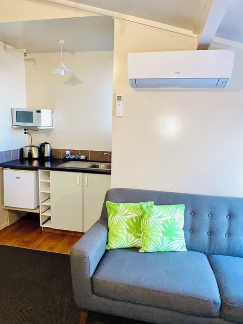 Family Studio, Non Smoking, Kitchenette | Free WiFi, bed sheets