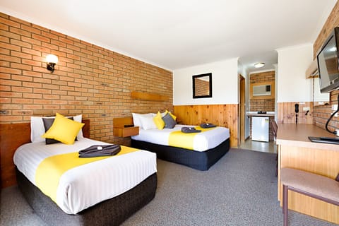 Standard Suite, 1 Bedroom, Non Smoking (Twin Suite) | Premium bedding, soundproofing, iron/ironing board, free WiFi