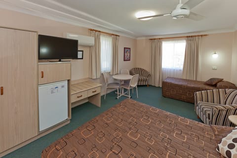 Standard Suite, 1 Bedroom, Non Smoking (3 PERSON DISABLED ROOM) | Desk, blackout drapes, iron/ironing board, cribs/infant beds