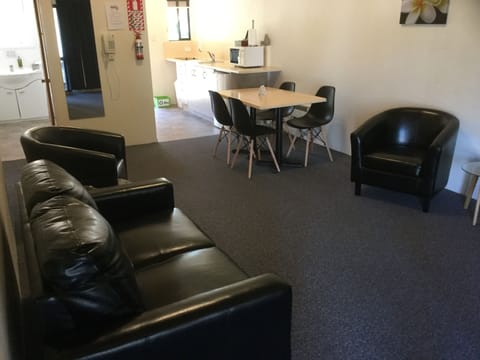 2 Bedroom Unit | Desk, iron/ironing board, free WiFi, bed sheets