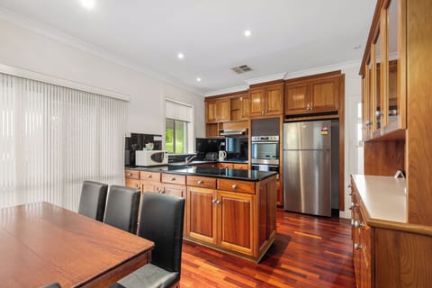 Standard House, 3 Bedrooms (1 Farlie Street) | Private kitchen | Electric kettle