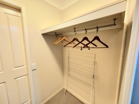 3-BR Deluxe Starfish Apartment	 | Wardrobe