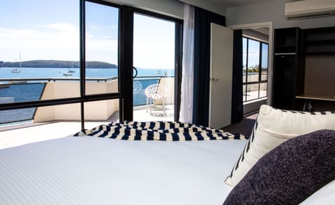 Executive Suite, Ocean View | Desk, iron/ironing board, free WiFi, bed sheets