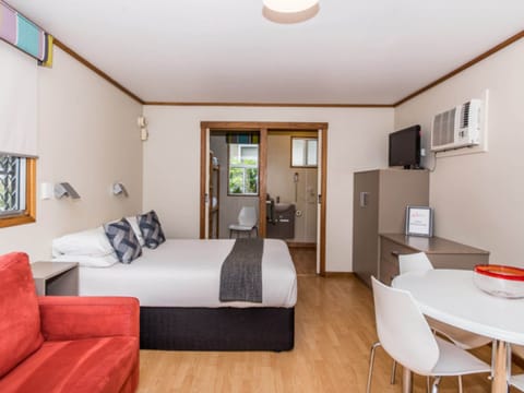 Standard Cabin, Ensuite | Bathroom | Free toiletries, hair dryer, towels