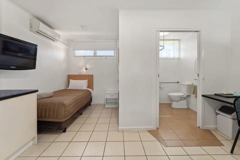 Deluxe Room, 2 Twin Beds | Iron/ironing board, free WiFi, bed sheets, wheelchair access