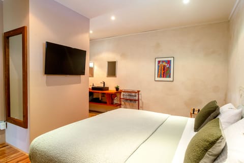 Luxury Suite, 1 Bedroom, Non Smoking (The Woodstock Suite) | Premium bedding, individually decorated, individually furnished