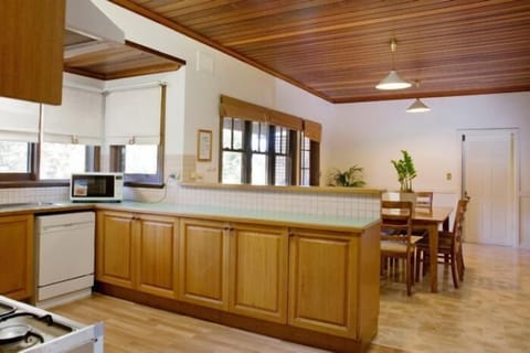 Maleny House on Obi Obi Creek 5 bedrooms | Private kitchen | Electric kettle