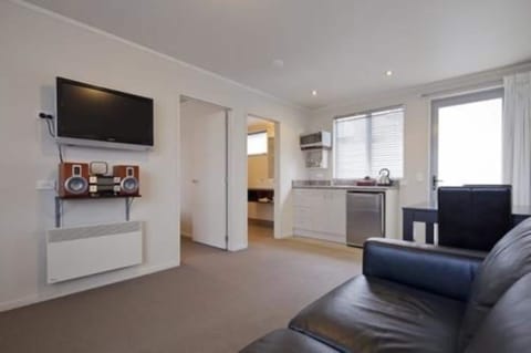 Fridge, microwave, coffee/tea maker, electric kettle