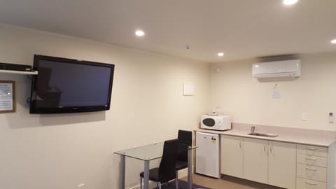 Executive King Studio Spa | Soundproofing, iron/ironing board, free WiFi, bed sheets