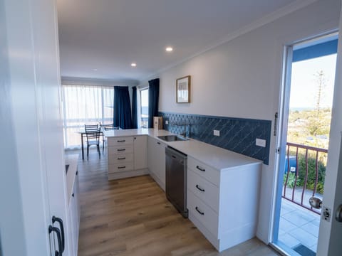 Apartment, 1 Bedroom, Jetted Tub, Ocean View | Private kitchen | Microwave, electric kettle