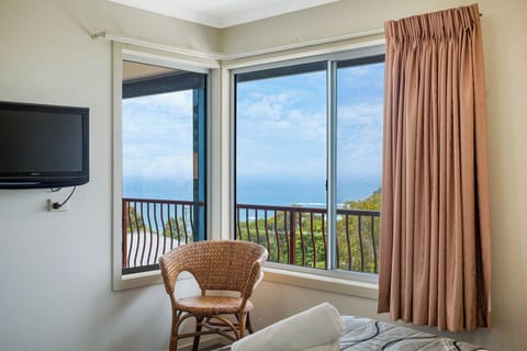 Apartment, 2 Bedrooms, Jetted Tub, Ocean View | Iron/ironing board, free WiFi, bed sheets