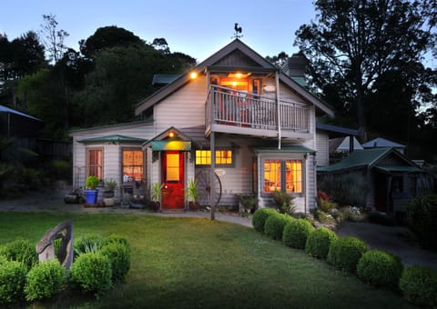 Lavender Cottage | Garden view