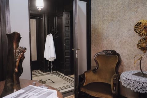 Basic Suite | Premium bedding, down comforters, minibar, free WiFi