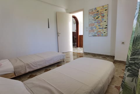 House | 2 bedrooms, iron/ironing board, free WiFi, bed sheets