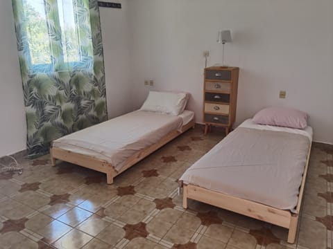 House | 2 bedrooms, iron/ironing board, free WiFi, bed sheets