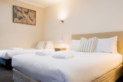 Standard Room, Non Smoking (Twin Suite) | Iron/ironing board, free WiFi, bed sheets