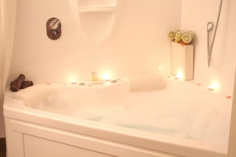 Private spa tub