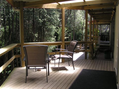 Standard Studio, Kitchen (Studio. Unit 2.) | Balcony view