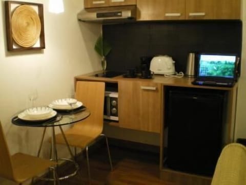 Deluxe Room, Non Smoking, Kitchenette (Deluxe 5F) | Private kitchen | Microwave