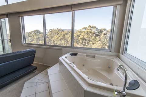 Executive Suite | Jetted tub