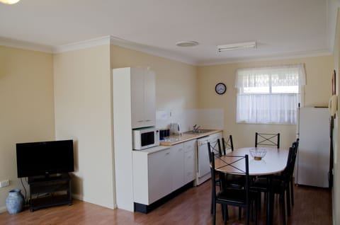 Standard Suite, Multiple Bedrooms, Non Smoking, Kitchen (3 Bedroom Apartment) | Private kitchenette | Fridge, microwave, coffee/tea maker, cookware/dishes/utensils